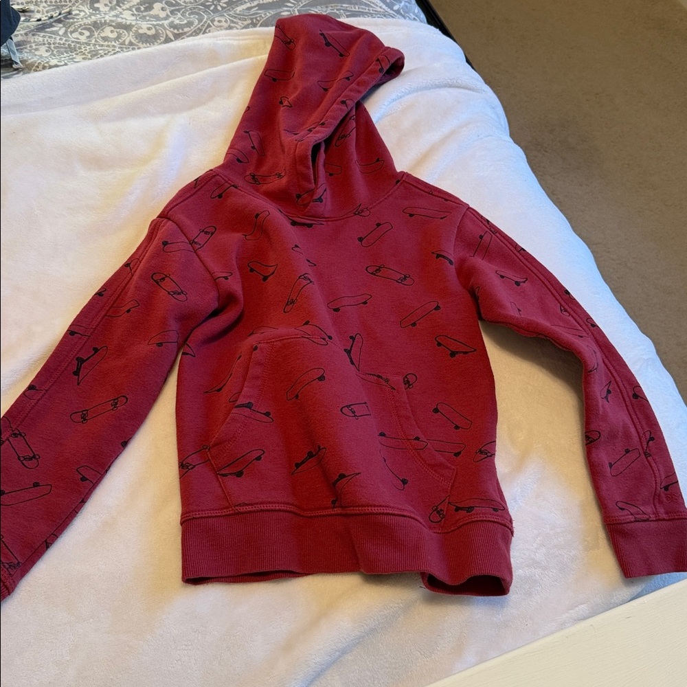 DSW brand skateboard sweatshirt boys size small!